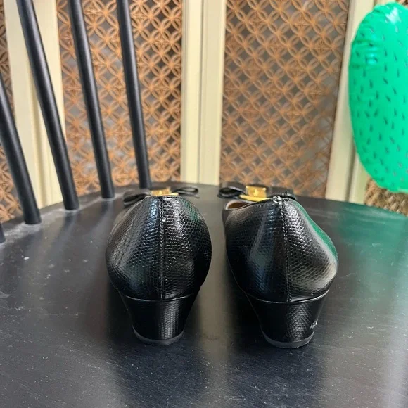 Vintage Ferragamo Vara kitten heels black leather bow pumps 90s classic - Picture 6 of 8